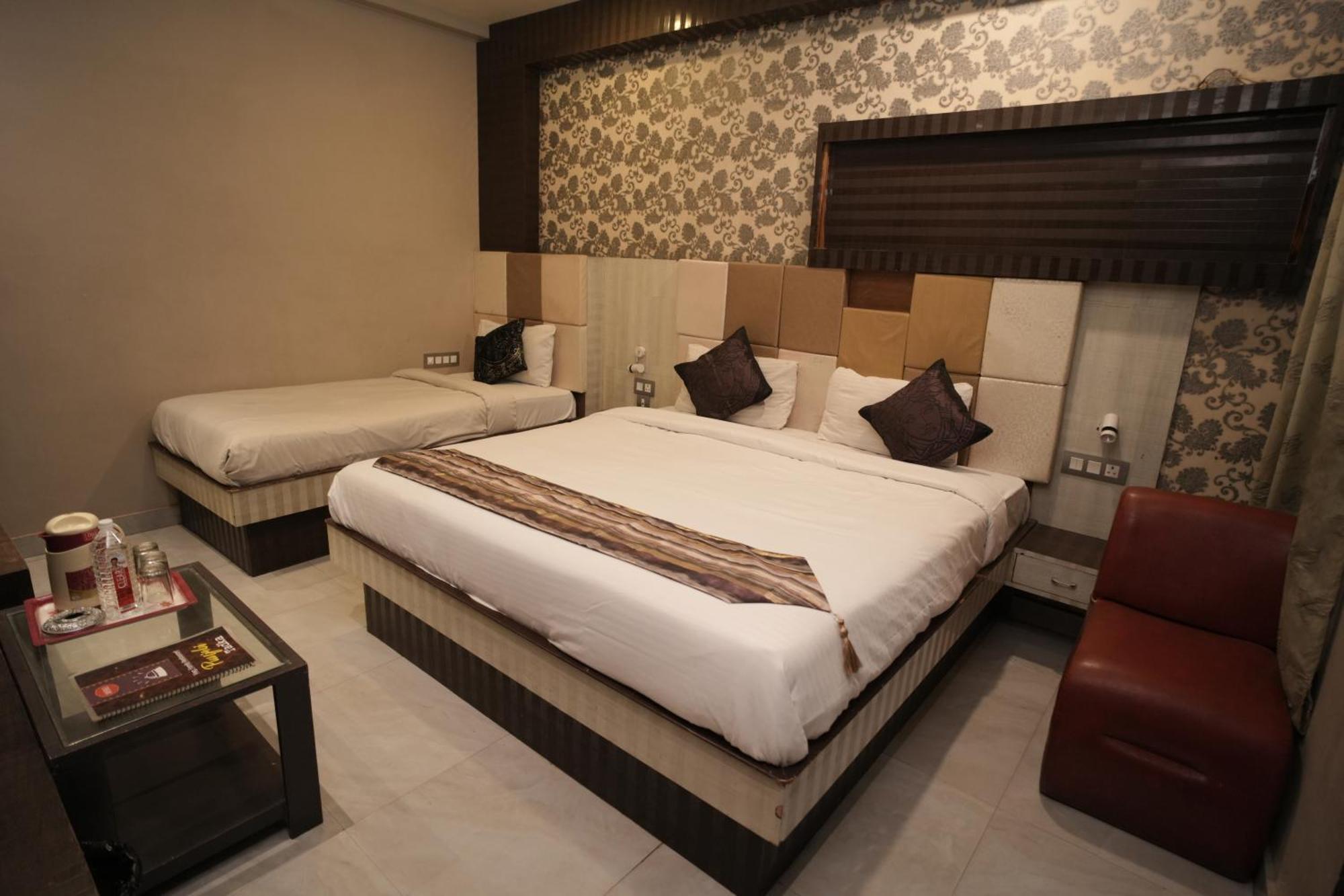Hotel Rajkamal Near Varanasi Railway Station Exterior foto