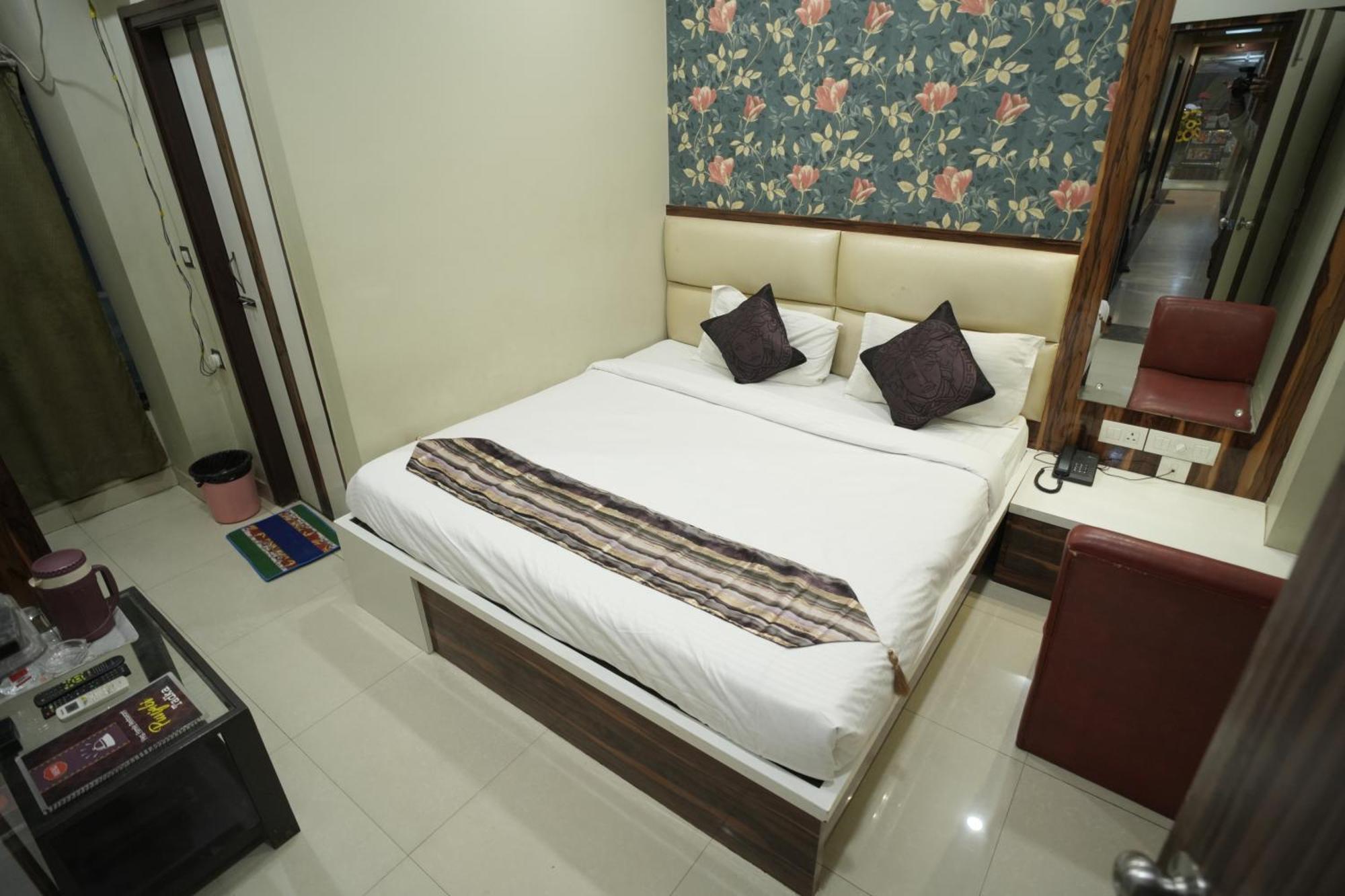 Hotel Rajkamal Near Varanasi Railway Station Exterior foto