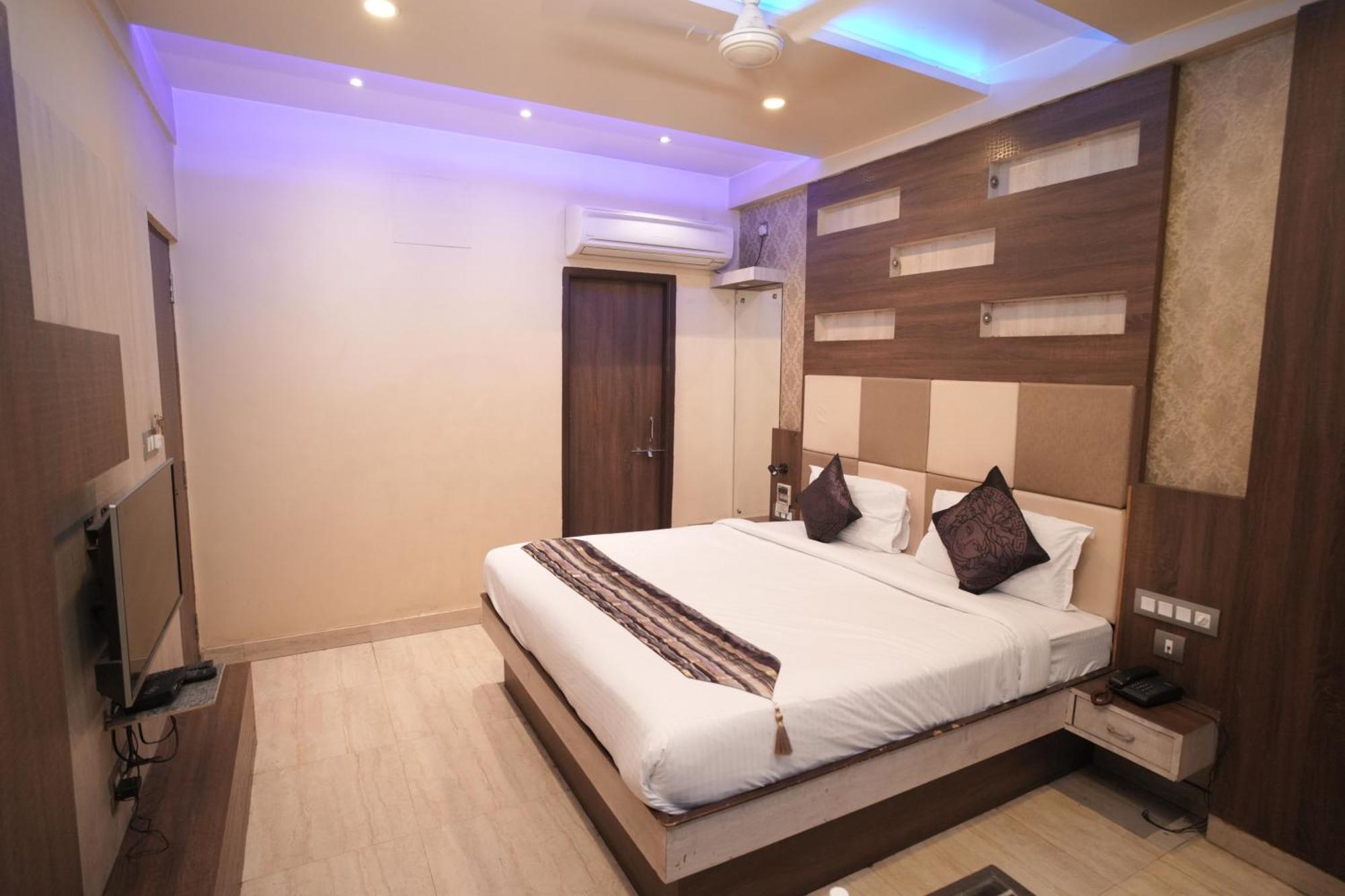 Hotel Rajkamal Near Varanasi Railway Station Exterior foto